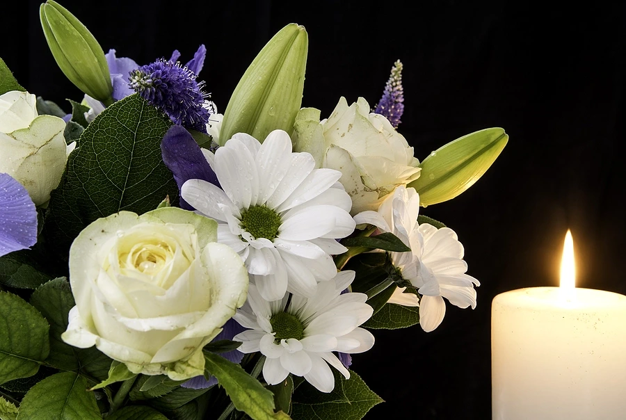 Funeral flow arrangement with candle